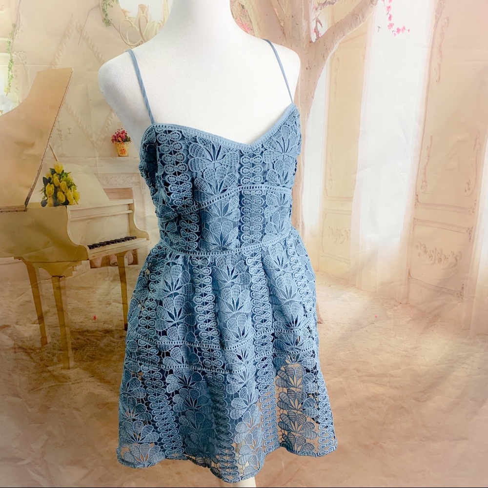 NEW Lovers & Friends TINSLEY LACE MINI DRESS DUSTY BLUE - Picture 5 of 11